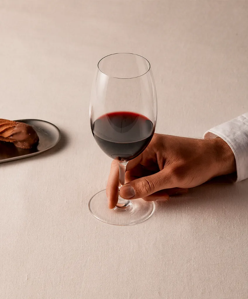 Plumm_Product_Images_PLUMM_Everyday_-_The_Red_or_White_Glass_1110_x_1340_3__54709.webp