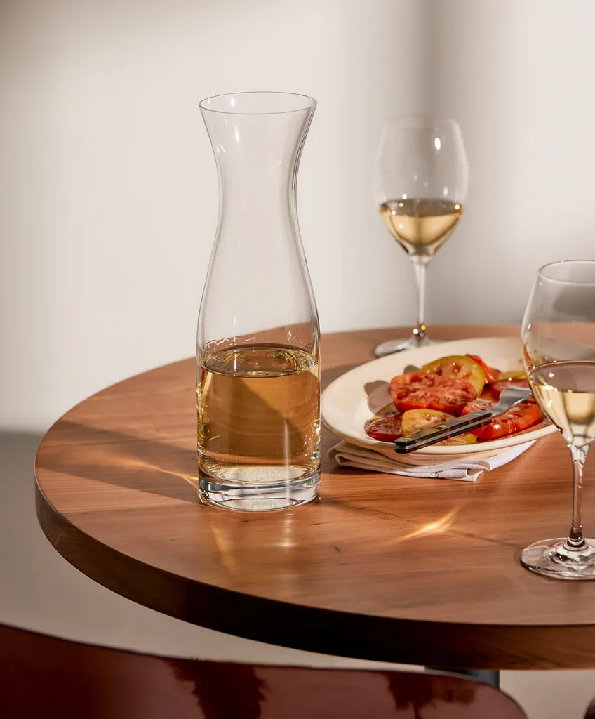 Plumm_Product_Images_PLUMM_Decanters_-_Carafe_1110_x_1340_MASTER_0001_2281_-_Carafe_3__17096.webp